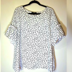 Banana Republic white and blue blouse. Size X- Large. With 3/4 sleeves ruffles.